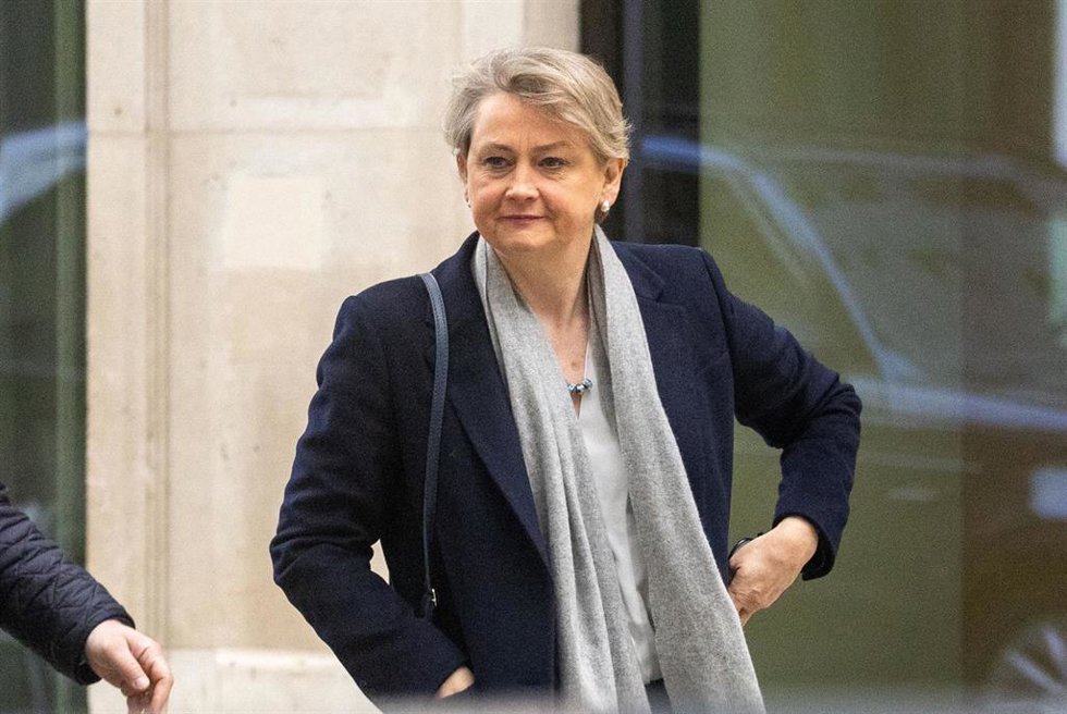 La secretaria de Exteriores británica, Yvette Cooper.