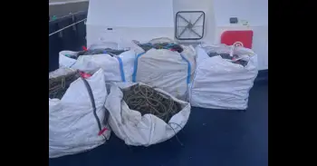 Gardacostas incauta en A Guarda 200 cacharros para la pesca ilegal del pulpo y 57 ejemplares de menos de 100 gramos