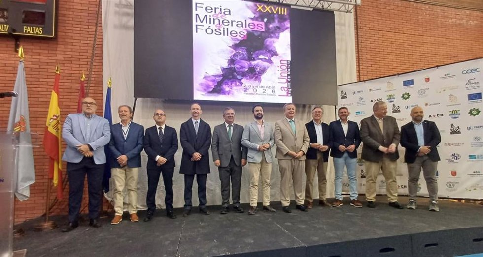 El consejero Juan María Vázquez, junto al alcalde de La Unión, Joaquín Zapata, el rector de la UPCT, Mathieu Kessler, y el presidente de FAEPU, Carlos Bernabé, en la inauguración de la XXVIII Feria de Minerales y Fósiles de La Unión