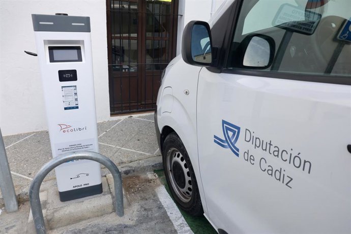 Archivo - Imagen de la nueva estación pública de recarga de vehículos eléctricos financiada por la Diputación de Cádiz . A 5 de noviembre de 2025, en Medina Sidonia, Cádiz (Andalucía, España). 
