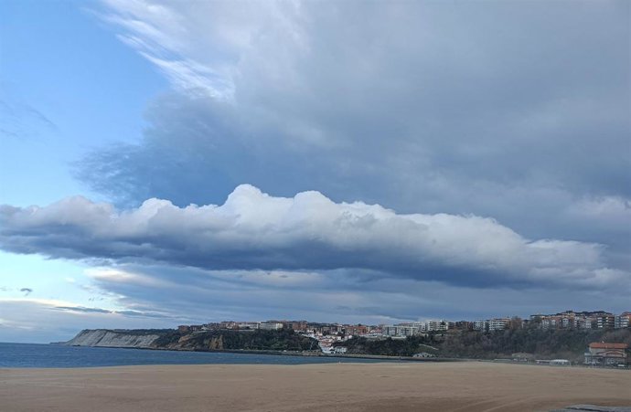 Archivo - Nubes sobre Getxo (Bizkaia)