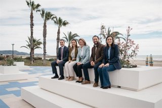 Castelló abre sus playas estrenando mobiliario en Ferrandis Salvador con variedad de servicios