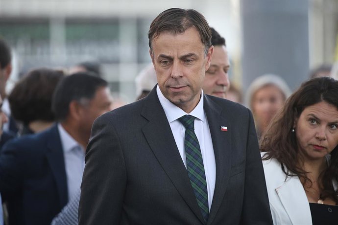 Santiago, 28 de marzo de 2026.  La alcaldesa Catalina San Martin y el presidente de la Fundacion Jaime Guzman, Hernan Larrain, participan en ceremonia de conmemoracion de los 35 anos del atentado al senador de la UDI con la instalacion de Placa