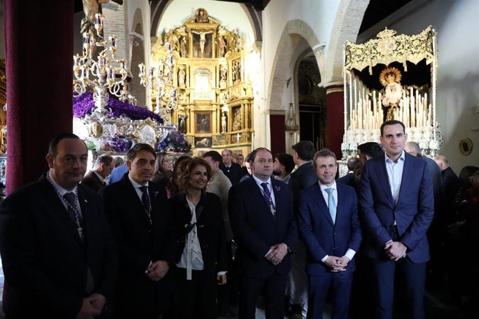La secretaria general del PSOE-A y su candidata a la Junta, María Jesús Montero, este jueves en su visita a la Semana Santa de Jaén.