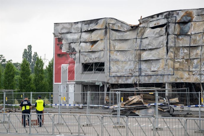 Archivo - June 4, 2024, Warszawa, Warsaw, POLSKA: 04/06/2024 WARSAW..PRESS CONFERENCE OF PIS (LAW AND JUSTICE PARTY) POLITICIANS IN FRONT OF THE BURNED MARYWILSKA 44 SHOPPING CENTER.04.06.2024 WARSZAWA.KONFERENCJA PRASOWA POLITYKOW PIS PRZED CENTRUM HANDL
