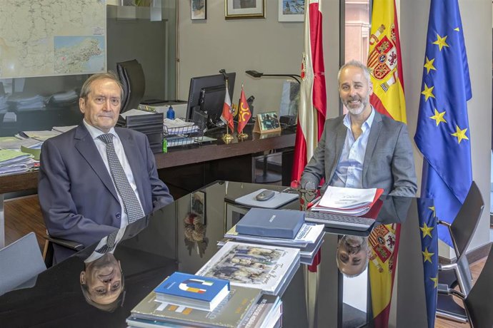 El Consejero De Educación, Formación Profesional Y Universidades, Sergio Silva, Recibe Al Presidente De La Fundación Comillas.