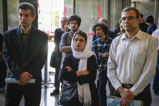 Archivo - En el centro, la abogada y activista iraní Nasrín Sotudé