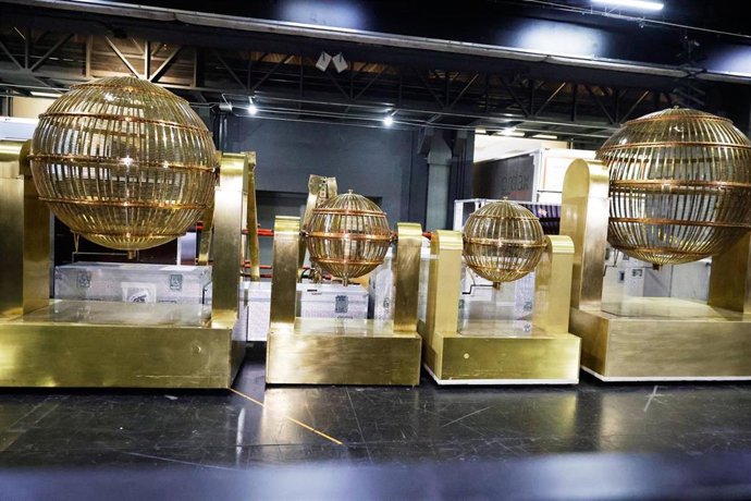 Archivo - Los bombos de la lotería nacional en el Teatro Real de Madrid, a 12 de diciembre de 2025, en Madrid (España). (Foto de archivo).