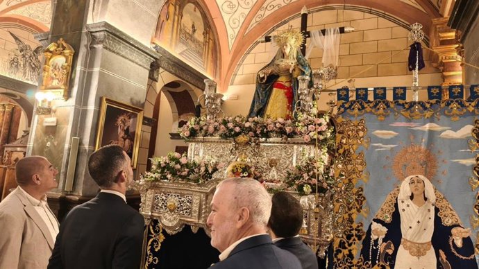 El consejero de Agricultura, Pesca, Agua y Desarrollo Rural, Ramón Fernández-Pacheco, asiste a la salida del 'Paso Blanco' de Huércal-Overa (Almería).