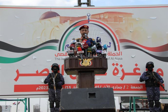 Archivo - El portavoz militar de los hutíes yemeníes, Yahya Sari