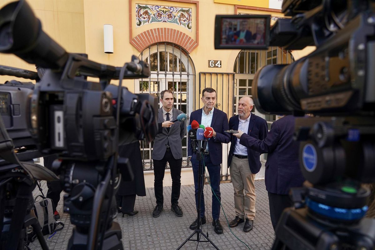 La víspera de que finalice el plazo para fijar coaliciones para el 17M acaba sin noticia de acuerdo entre IU y Podemos