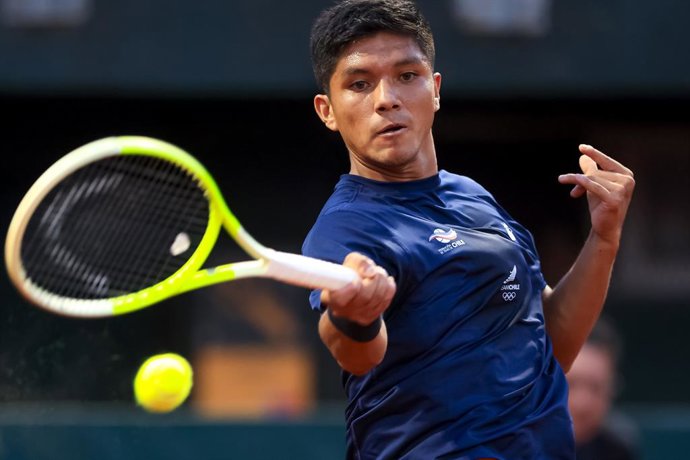 Archivo - Tenis, Chile vs Serbia. Copa Davis 2026. El jugador de Chile Matias Soto es fotografiado, durante el partido de sinles de la Copa Davis valido por el Grupo Mundial, disputado en el Court Central Anita Lizana,Paque Estadio Nacuonal de Santiago,
