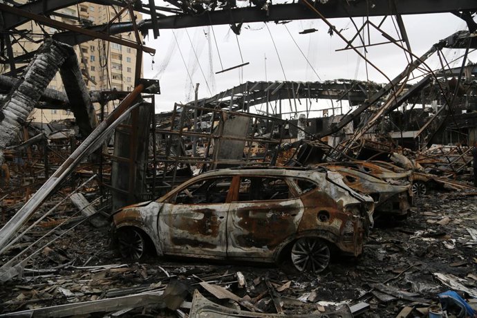 TEERÃ, 29 de março de 2026  -- Esta foto, tirada em 28 de março de 2026, mostra uma oficina mecânica atingida por um ataque com mísseis na zona leste de Teerã, no Irã. Um ataque militar conjunto dos EUA e de Israel ao Irã, iniciado em 28 de fevereiro, pro