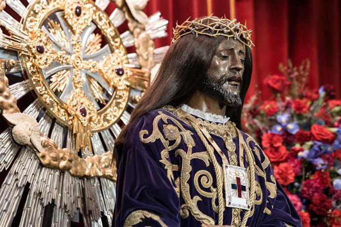 La imagen del Cristo de Medinaceli durante el Besapiés, en la Basílica de Jesús de Medinaceli, a 6 de marzo de 2026, en Madrid (España). El Besapiés se desarrolla cada año el primer viernes de marzo en la Basílica de Jesús de Medinaceli, que se abre desde