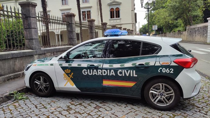 Archivo - Vehículo de la Guardia Civil en Cudillero.