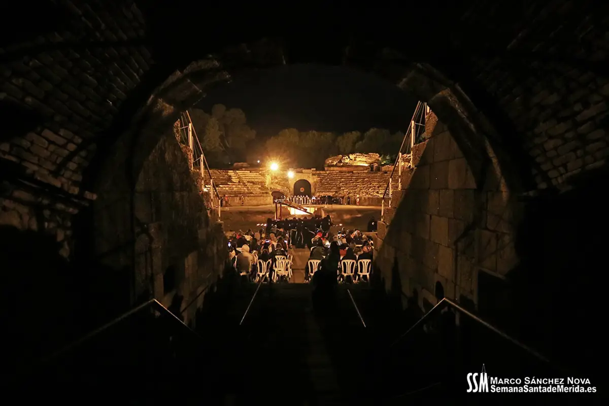 Vía Crucis en el Anfiteatro Romano de Mérida