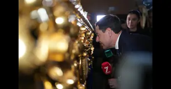 Moreno confiesa su "emoción" ante los costaleros de El Abuelo: "Tenéis el inmenso honor de portar al Señor de Jaén"