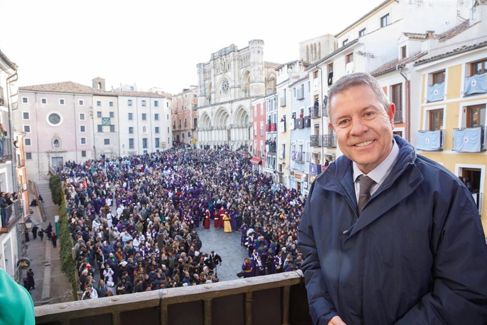 El presidente de Castilla-La Mancha, Emiliano García-Page, en la procesión Camino del Calvario conocida popularmente como 'Las Turbas'.