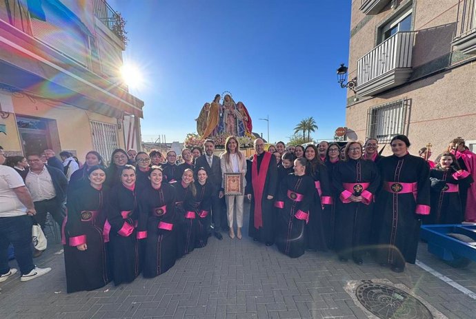 La alcaldesa de Archena, nombrada Cabo de Andas de Honor del nuevo trono de la Cofradía Santas Mujeres de Jerusalén
