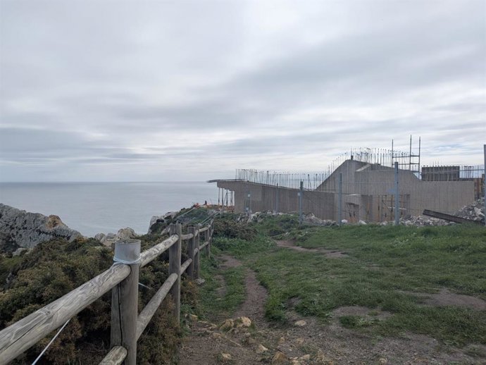 Obras del nuevo bar en el Cabo de Peñas, Gozón.