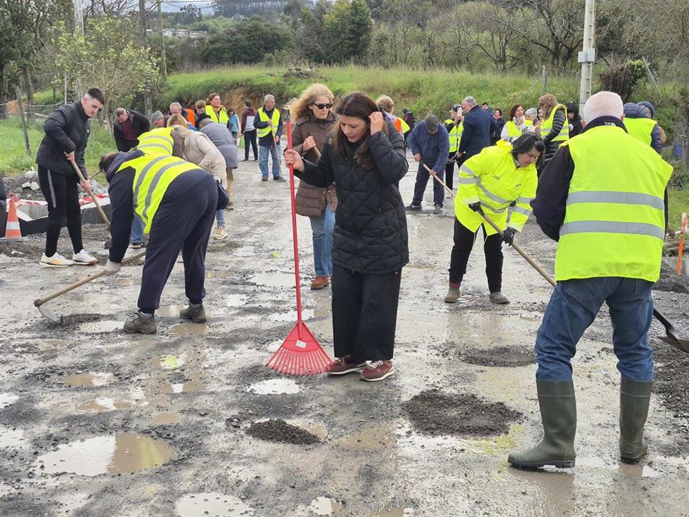 Vecinos de Seña "parchean" la CA-500.