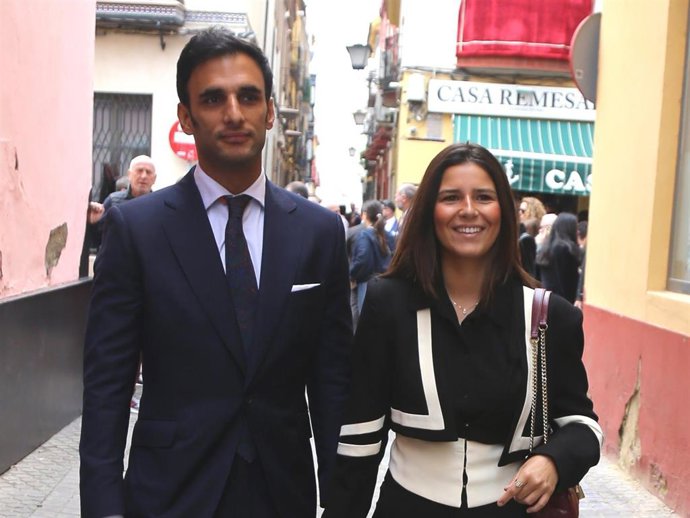 Manuel Vega y Cayetana Rivera en la Semana Santa sevillana.