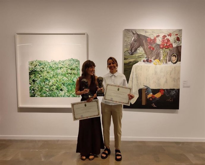 Archivo - Silvia Lermo (d) y Ana Escribano, primer y segundo premio en la edición de 2025.