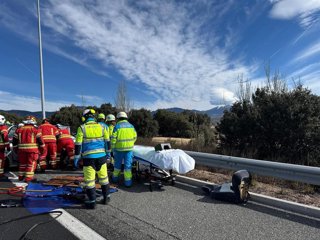 Accidente de tráfico este viernes en la AP-6 sentido salida de Madrid en el kilómetro 48 en Guadarrama.