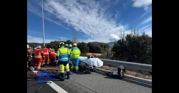 Dos heridos graves y tres leves en el impacto entre dos turismos en la AP-6 sentido salida en Guadarrama
