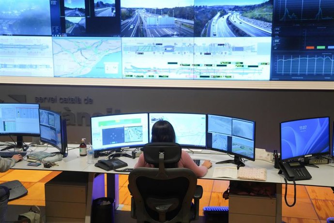 Pantallas de información del Servei Català de Trànsit durante las medidas especiales para la segunda fase del dispositivo especial de tráfico de Semana Santa, a 2 de abril de 2026, en Barcelona, Catalunya (España). 