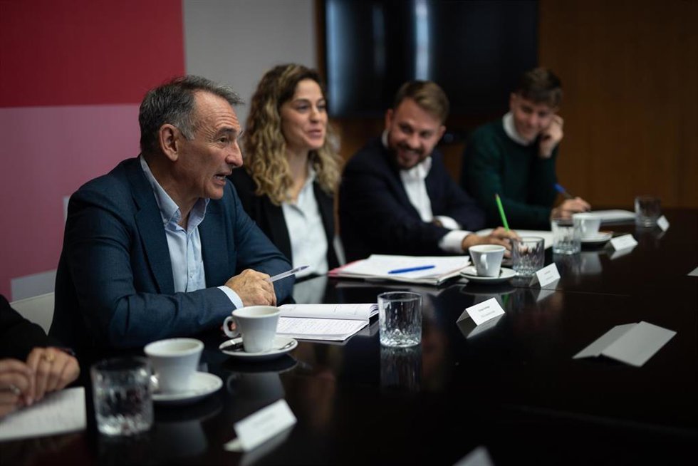 Archivo - (I-D) El portavoz parlamentario de IU y diputado de Sumar, Enrique Santiago, la secretaria de Organización de Sumar, Lara Hernández, el diputado de Compromís-Sumar en el Congreso, Alberto Ibáñez, y el portavoz adjunto de Más Madrid en el Ayuntam