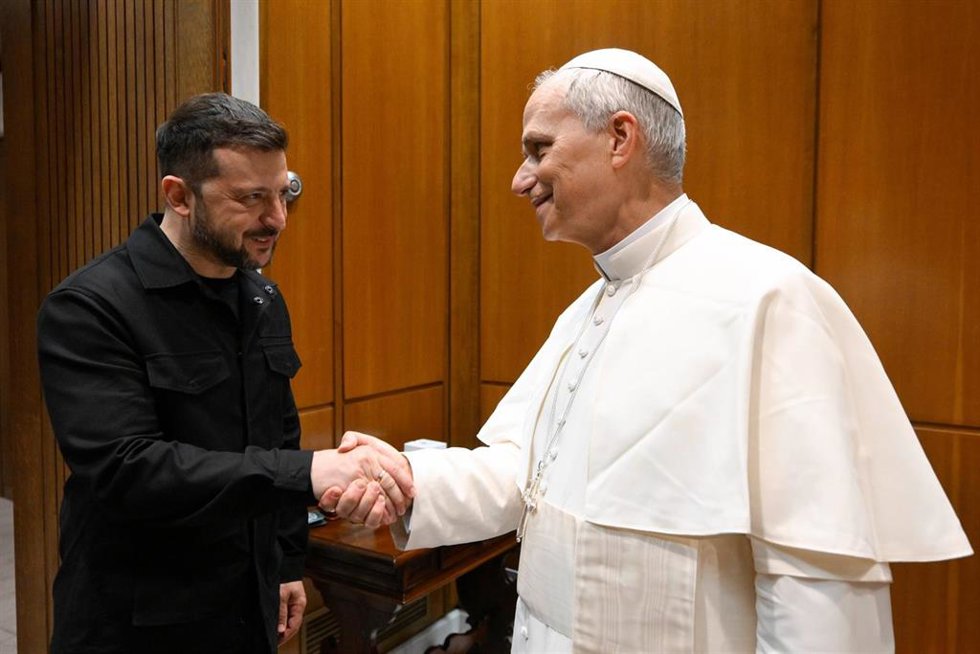 Archivo - El presidente de Ucrania, Volodimir Zelenski, con el Papa León XIV