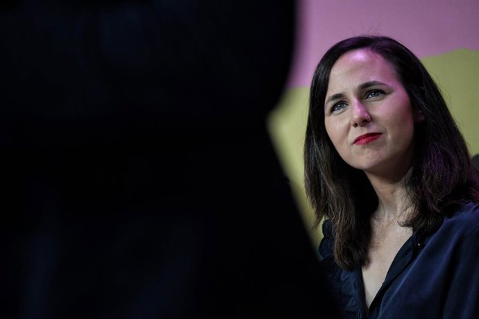 Archivo - La secretaria general de Podemos y ministra de Derechos Sociales y Agenda 2030, Ione Belarra, interviene durante el acto de su partido ‘Vivir no sobrevivir. La vivienda es un derecho’, en la sede de Podemos, a 12 de marzo de 2023, en Madrid (Esp