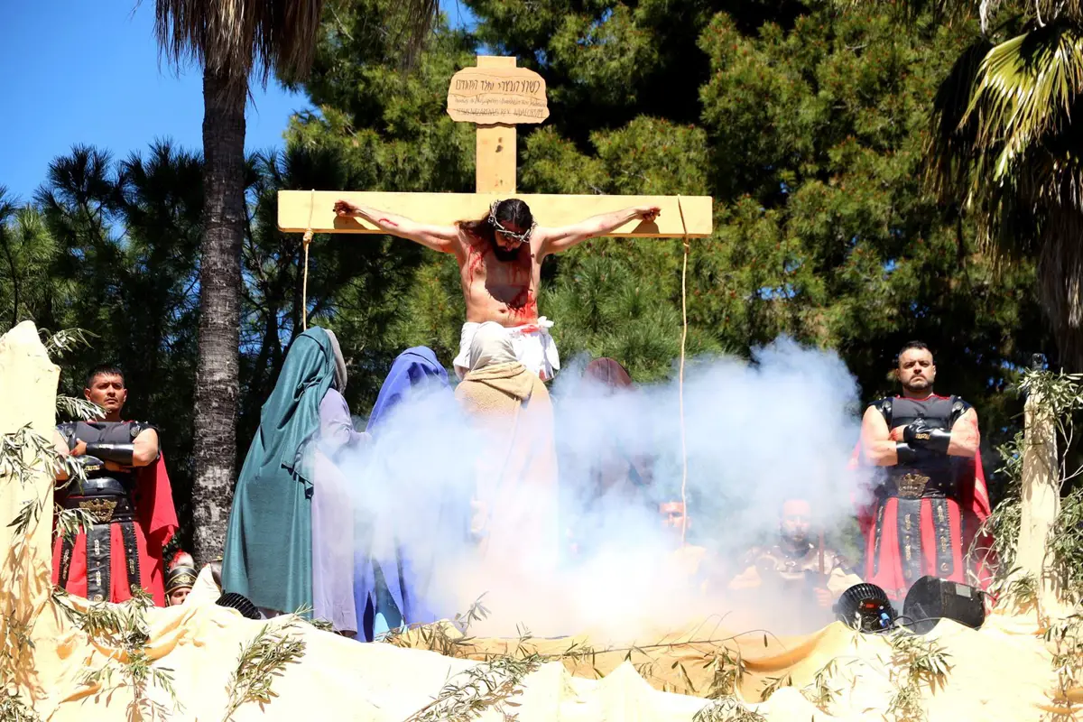 Benetúser revive el juicio de Jesús ante Pilatos