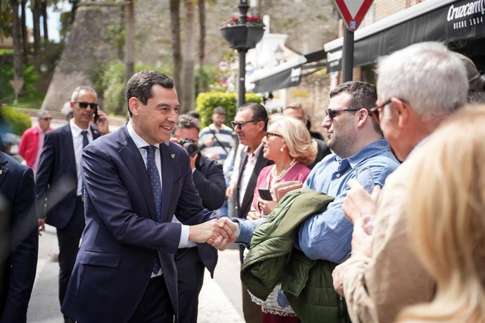 El presidente de la Junta de Andalucía, Juanma Moreno, durante la visita institucional al municipio de Cabra. A 02 de abril de en Cabra (Córdoba)