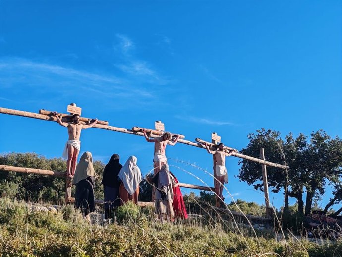 El Drama de la Cruz de Alcorisa conmueve con una puesta en escena más espectacular en el Monte Calvario