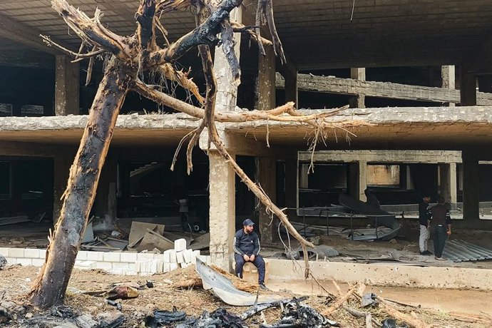 LEBANON, BEIRUT - APRIL 1, 2026: An Israeli military strike causes damage to the Jnah neighbourhood