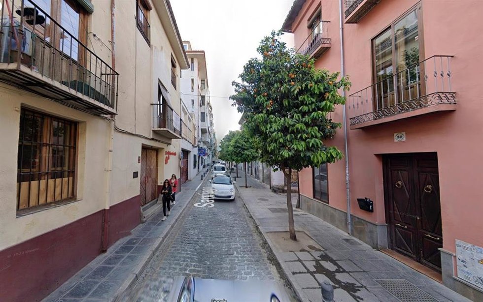 Archivo - Vista de la calle Santiago, en el barrio del Realejo, en Granada.