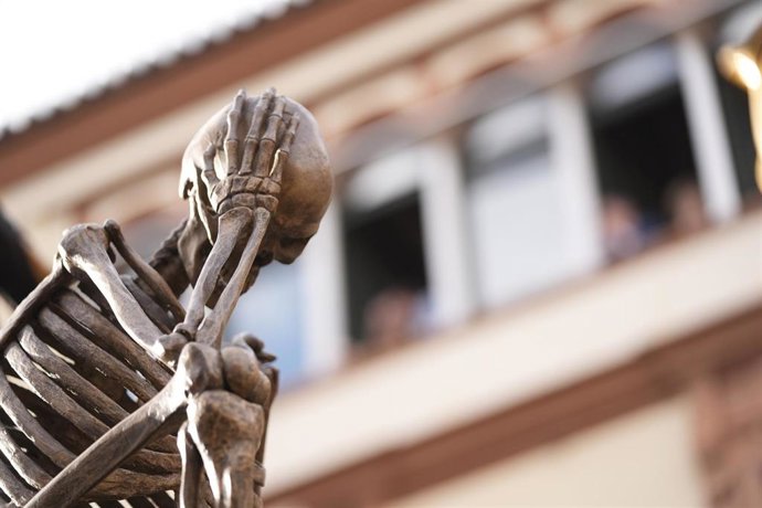 Archivo - Detalle del paso alegórico del Triunfo de la Santa Cruz, conocido como 'La Canina', de la hermandad del Santo Entierro, en foto de archivo. 