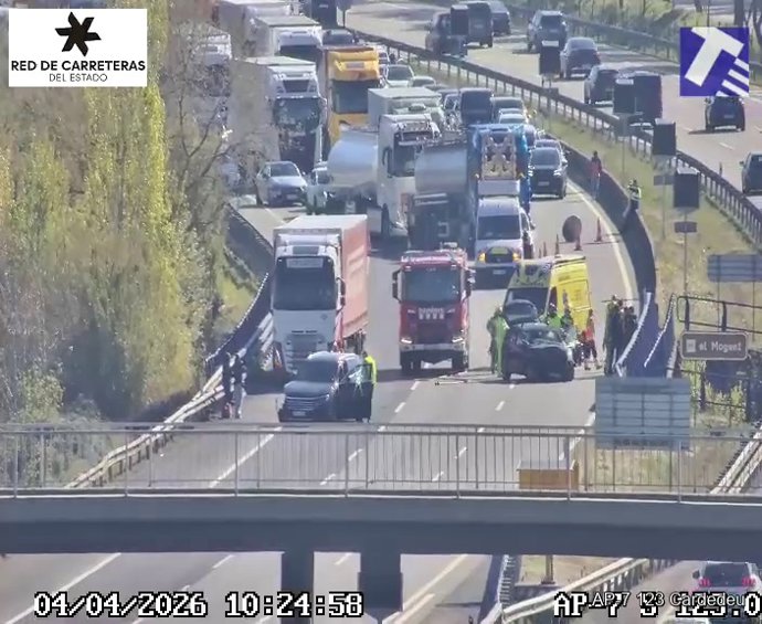 Imatge de l'accident en l'AP-7 a Llinars del Vallès (Barcelona)