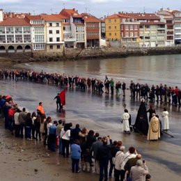 Procesión de La Venia, en Luanco, en una imagen de archivo recogida en la páginma Web del Ayuntamiento de Gozón.