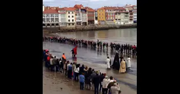 Luanco acoge este domingo la procesión de La Venia, un ritual marinero del siglo XVIII que estrena abanderado