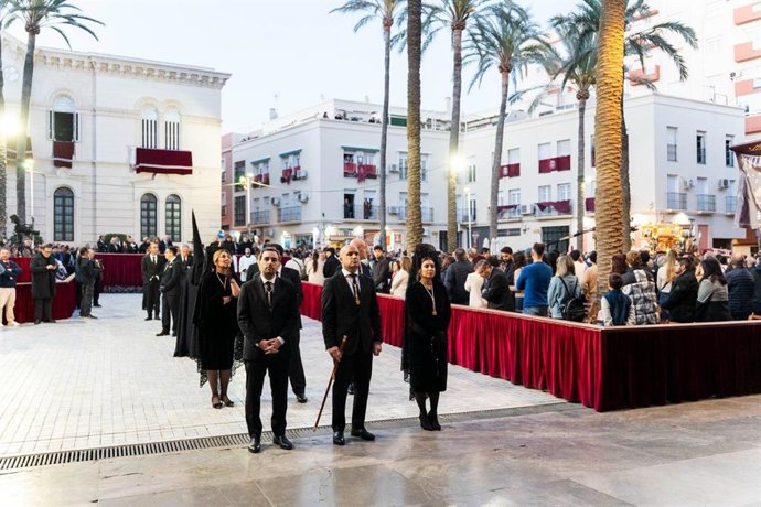 El presidente de la Diputación de Almería, José Antonio García Alcaina, en la Procesión de la Real Hermandad del Santo Sepulcro.