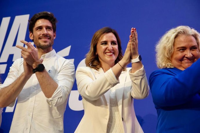 Archivo - La alcaldesa de València y presidenta del PP en la ciudad, María José Catalá (c), junto al portavoz de esta formación en el consistorio, Juan Carlos Caballero (i), y la primera teniente de alcalde y edil de Hacienda, María José Ferrer San Segund