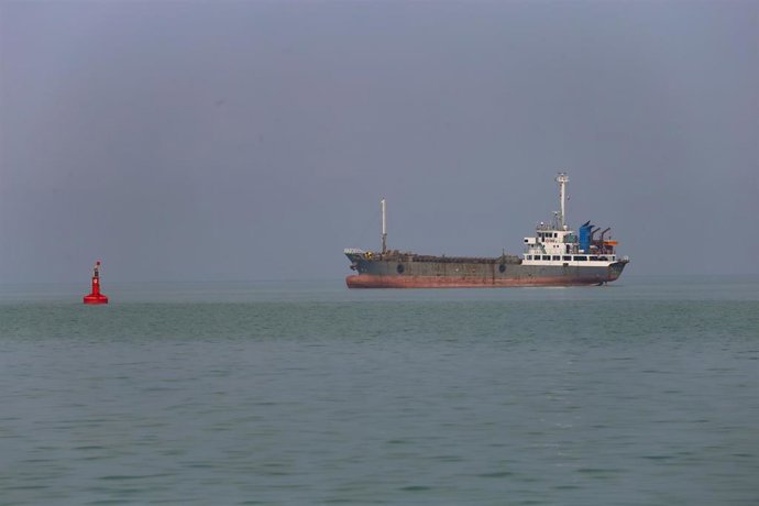 Archivo - Buque en el estrecho de Ormuz (archivo)
