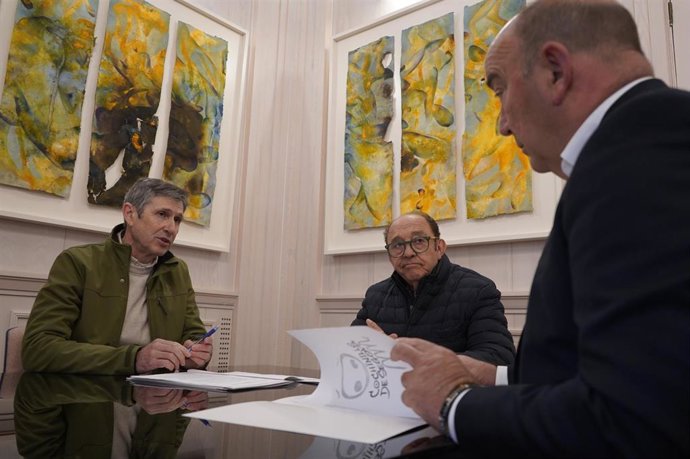 José Ramón Marinero, José María Ruiz Y Miguel Ángel De Vicente Durante Su Reunión En El Palacio Provincial.