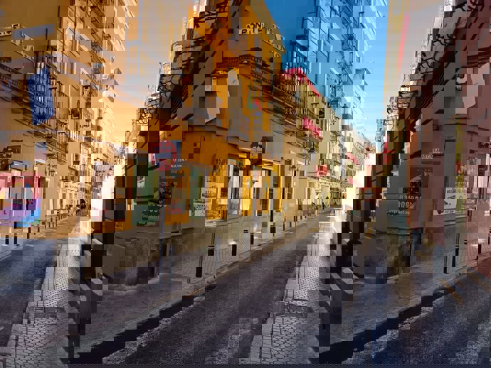 Imagen de la calle Trajano de Sevilla.