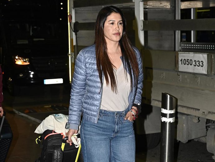 Gabriela Guillén en el Aeropuerto Adolfo Suárez Madrid-Barajas.