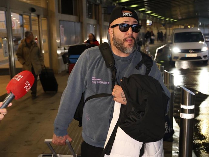 Kiko Rivera en el aeropuerto. 