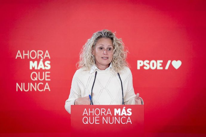 A porta-voz da Diretoria Federal do PSOE, Montse Mínguez, durante uma coletiva de imprensa na sede nacional do partido em Ferraz, em 16 de março de 2026, em Madri (Espanha). Montse Mínguez comparece à sede federal do PSOE em Ferraz para avaliar os